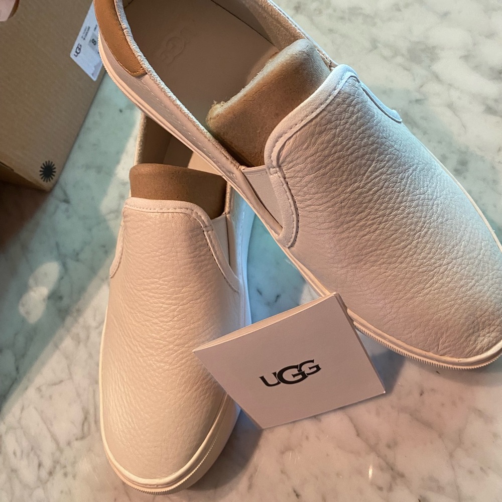 UGG BNIB size 8, slip ons CAHLVAN